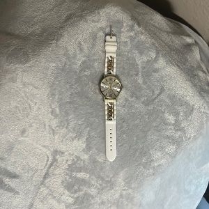 White gold chain watch needs a battery